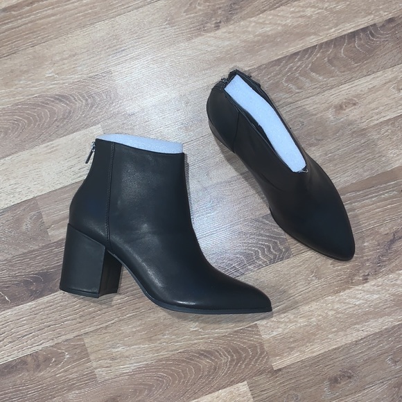 4️⃣0️⃣Aqua Black Leather Dante Pointed Toe Booties - Picture 6 of 8